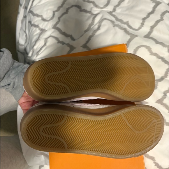 Nike Blazers Pearl Pink High-Tops - Picture 4 of 8